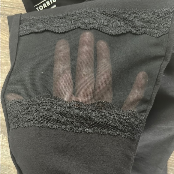 Torrid Black Leggings Ankle Length Lace Knee Size 1 - Picture 4 of 4